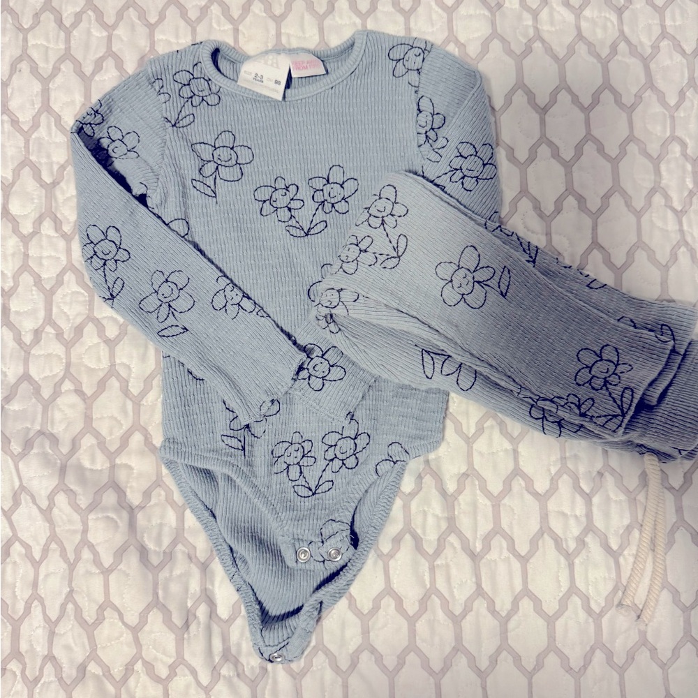 Zara Daisy Structured Leggings and Bodysuit Shirt